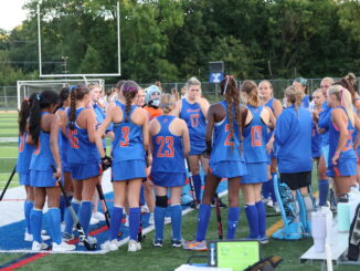 The team circles up during the final minutes of the fourth quarter.